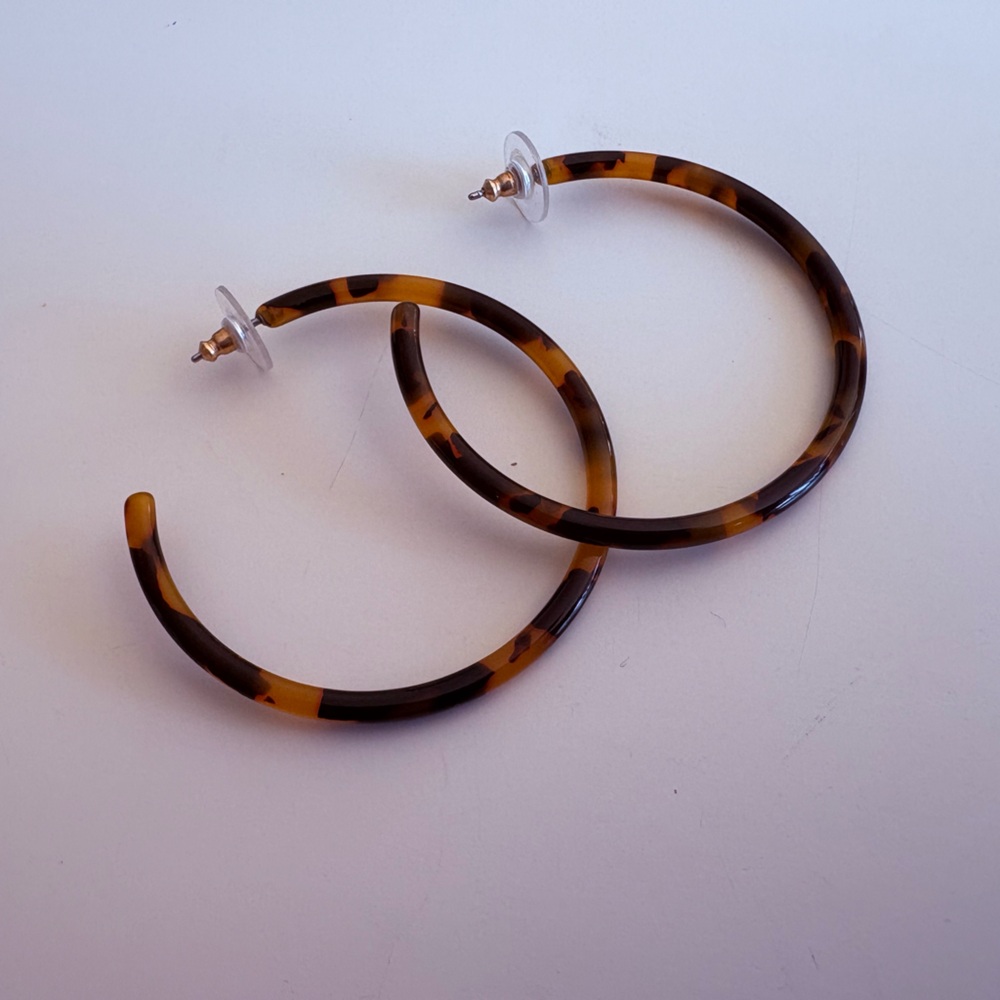 Tortoise Shell Hoop Earrings - Picture 3 of 4